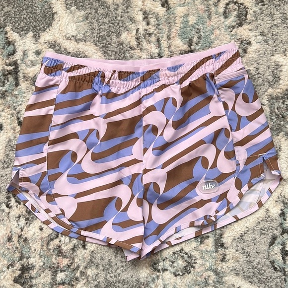 Nike shorts - Picture 1 of 8
